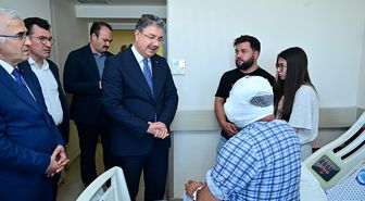 Eskişehir Valisi Yılmaz kazada yaralanan 3 itfaiyeciyi hastanede ziyaret etti