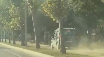 Bursa'da Hafif Ticari Araç Sürücüsü Yayalardan Yol Vermelerini İstedi