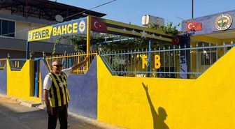 Hataylı depremzede, Fenerbahçe sevgisiyle evini sarı-lacivert renklere boyattı