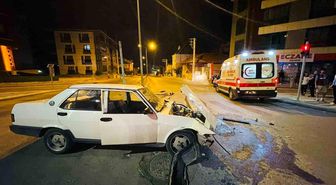 Karaman'da iki otomobilin çarpıştığı kaza ucuz atlatıldı