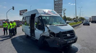 Kayseri'de yolcu minibüsü ile otomobilin çarpıştığı kazada 8 kişi yaralandı