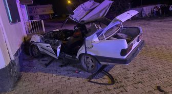 Mardin'de otomobil ile traktörün çarpıştığı kazada 1'i çocuk 4 kişi yaralandı