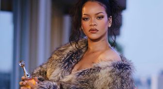 Rihanna, Türkiye'den o havalimanını takip etmeye başladı
