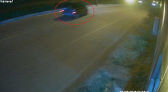 Takla atan otomobildekilerin yardımına koştular