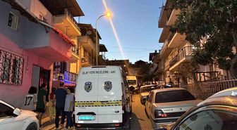 Uşak'ta dut toplarken çatıdan düşen adam hayatını kaybetti