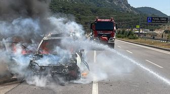 Ayvacık'ta otomobilde çıkan yangın söndürüldü