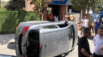 Bakırköy'de park halindeki araca çarpan otomobil yan yattı
