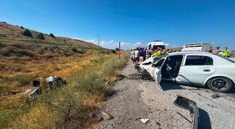 Bitlis'te iki otomobilin çarpıştığı kazada 6 kişi yaralandı