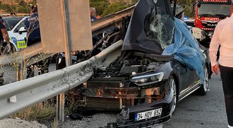 Düğün konvoyundaki otomobil bariyerlere çarptı: 1 ölü, 3 yaralı