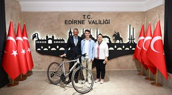 Edirne Valisi'nden çevreci Aras'a bisiklet hediyesi