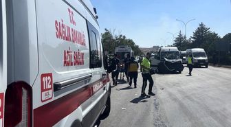 Gaziantep'te servis tıra çarptı: 11 yaralı