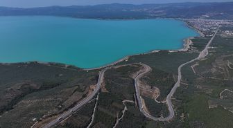 İznik Gölü turkuaz renge büründü