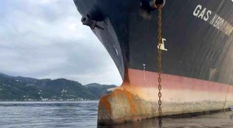 Karadeniz'de dron saldırısına uğrayan LPG tankeri Sürmene Tersanesi'nde tamir edilmeyi bekliyor