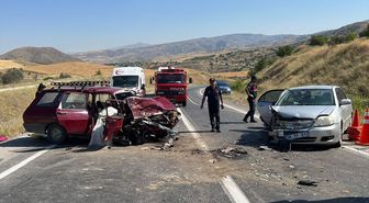 Kayseri'de iki otomobil çarpıştı, 1 kişi öldü, 6 kişi yaralandı