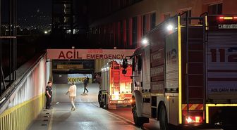 Kocaeli'de özel bir hastanenin yoğun bakım ünitesinde çıkan yangında 2 kişi dumandan etkilendi