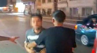 Motosiklet sürücüsüne yumruklu saldırı kamerada