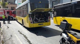 Ortaköy'de İETT otobüsünden dumanlar yükseldi: Motor arızası trafiğe neden oldu