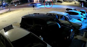 Otomobilin çarptığı kadın öldü; kaza kamerada