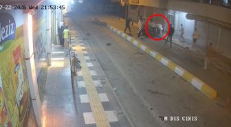 Refüje çarparak takla atan otomobilin sürücüsü yaralandı; kaza kamerada