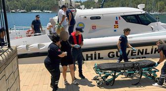 Sahil Güvenlik, gezi teknesi ve ticari yattan iki kişiyi tıbbi tahliye gerçekleştirdi