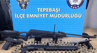 Sosyal medya hesaplarından silah fotoğrafları paylaşan 2 şüpheli yakalandı