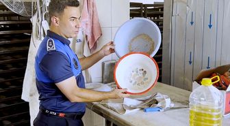 Tarsus ilçesinde yapılan denetimde haşere görülen 3 fırına ceza uygulandı