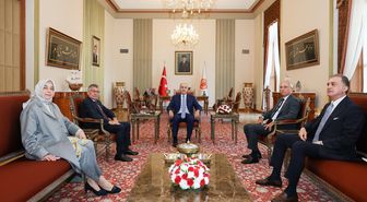 TBMM Başkanı Kurtulmuş, AK Parti heyetiyle görüştü