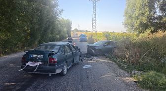 Uşak'ta iki otomobilin çarpıştığı kazada 4 kişi yaralandı