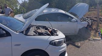 Besni'de İki Otomobil Çarpıştı: 3 Yaralı