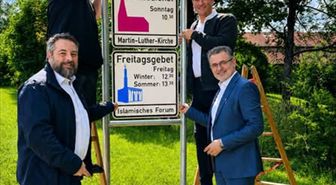 Almanya'da Penzberg şehrinin girişindeki bilgilendirme tabelalarına cuma namazı saati eklendi
