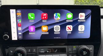 iOS 27 ile CarPlay’e Siri AI, Video Desteği ve Yeni Tasarım Geliyor
