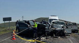 Ardahan'da iki aracın çarpışması sonucu 3 kişi öldü, 3 kişi yaralandı