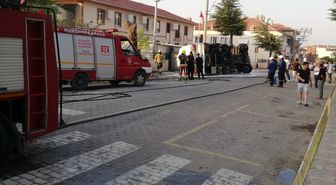 Balıkesir'de devrilen tankerden sızan akaryakıt ekiplerin müdahalesiyle kontrol altına alındı