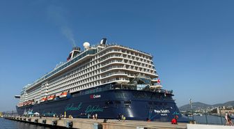 Bodrum'a 'mein schiff 5' kruvaziyeriyle 2 bin 746 yolcu geldi