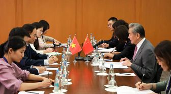 Çin Dışişleri Bakanı: Çin ve Vietnam Birlik ve İşbirliğini Güçlendirmeli