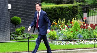 Çin Dışişleri Bakanı Wang, İngiltere'nin Yeni Dışişleri Bakanı Miliband'ı Kutladı