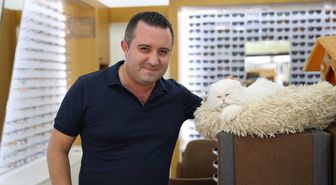 Esnafın evi ve iş yeri sahipsiz kedilerin güvenli limanı oldu