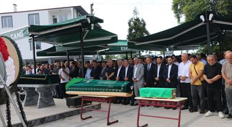 Keşap'taki trafik kazasında ölen 3 kişi Of'ta toprağa verildi
