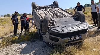 Van'ın Erciş ilçesinde kamyonet takla attı: 4 yaralı