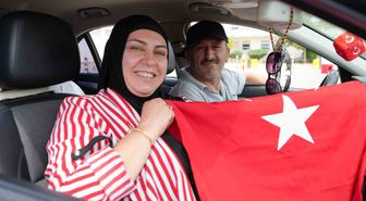 Gurbetçilerden Kapıkule'de duygusal dönüş