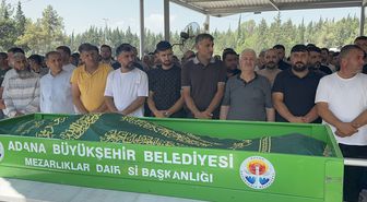 Mersin'de trafik kazasında ölen anne ve oğlunun cenazeleri Adana'da defnedildi