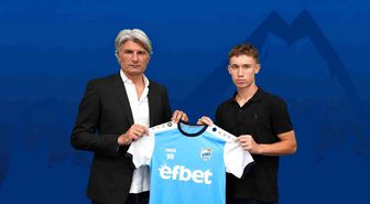Türk futbolcu Burak Akıncı, PFC ARDA ile profesyonel sözleşme imzaladı