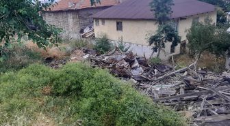 Beypazarı'nda metruk evler yıkıldı