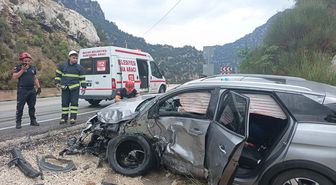 Burdur'da Kamyonet ile Otomobil Çarpıştı: 4 Yaralı