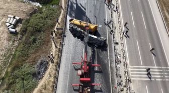 Çekmeköy'de Hafriyat Kamyonu Takla Attı: Şoför Ağır Yaralı