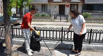16 yaşındaki Aras çöp topluyor, çevre bilinci aşılıyor