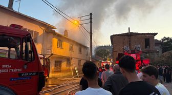 Bursa'da 2 Katlı Evde Yangın: 1 Kişi Hayatını Kaybetti