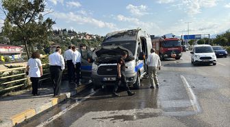 Karabük'te diyaliz hastasını taşıyan hasta nakil aracı yandı