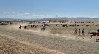 Bingöl'de Doğa ve Kültür Festivali At Yarışlarıyla Başladı
