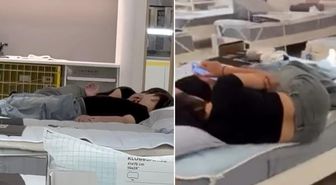 Mobilya mağazasında skandal görüntü! Çevredekilere aldırış etmediler